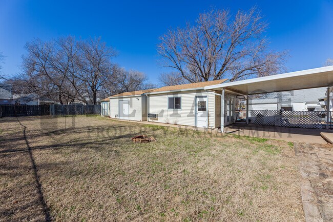 Building Photo - 743 N Gow St