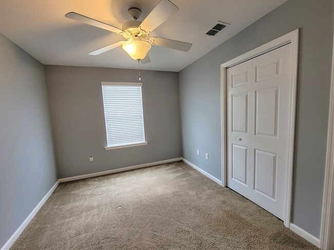 Building Photo - 3 bedroom townhome for rent July 6, 2026  renting for $1775