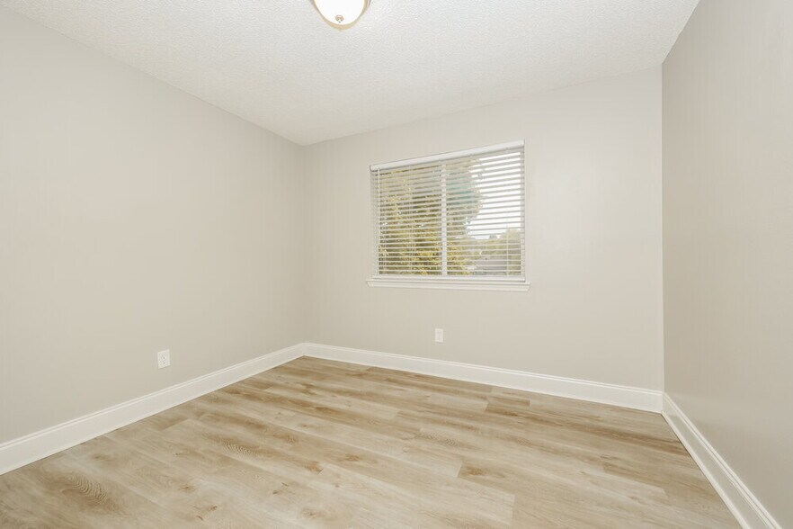 Building Photo - 1224 Jacksons View Rd
