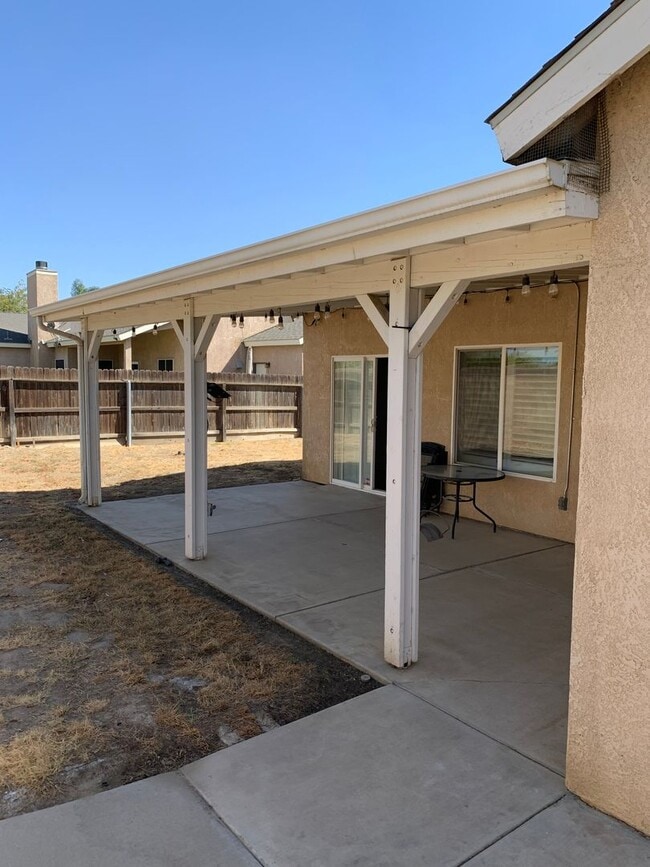 Building Photo - 3 Bedroom 2 Bath Solar Home