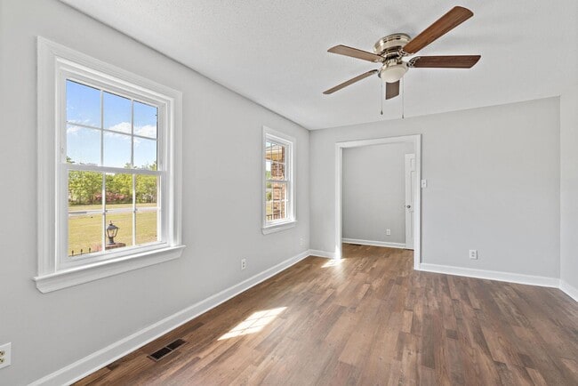 Building Photo - 315 Holland Hill Dr