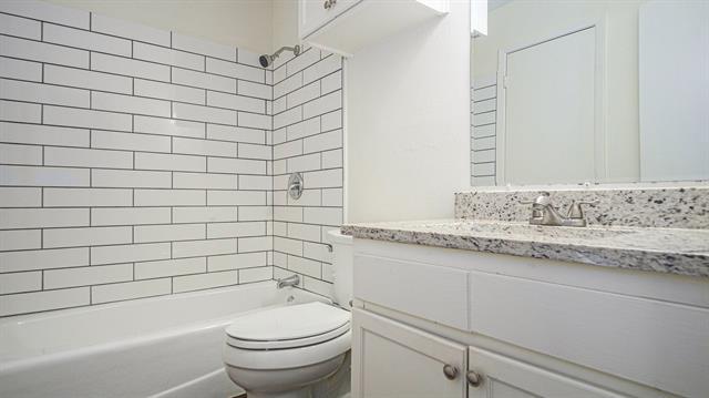 Building Photo - 2107 Mistletoe Ave