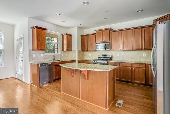 Building Photo - 23210 Roberts Tavern Dr