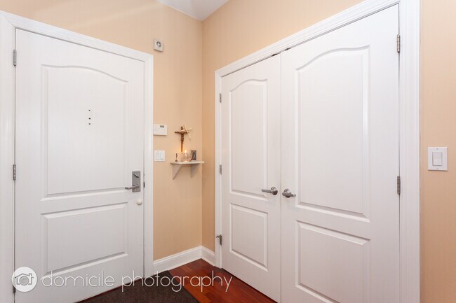 Building Photo - 4953 Oakton St