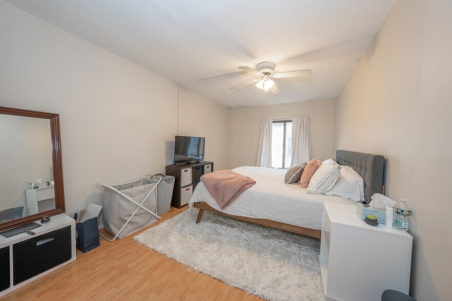 Building Photo - 765 N Ringgold St