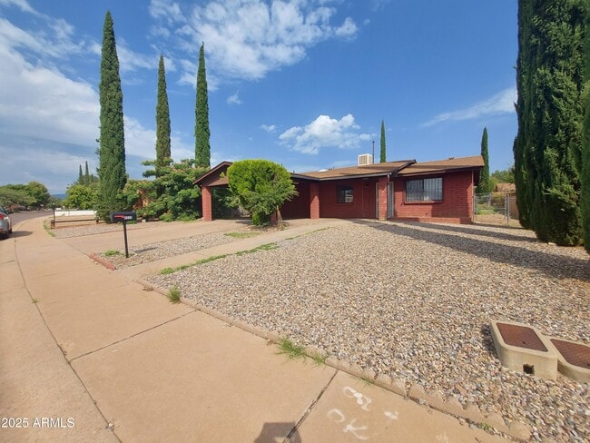 Primary Photo - 4939 E Evergreen Dr