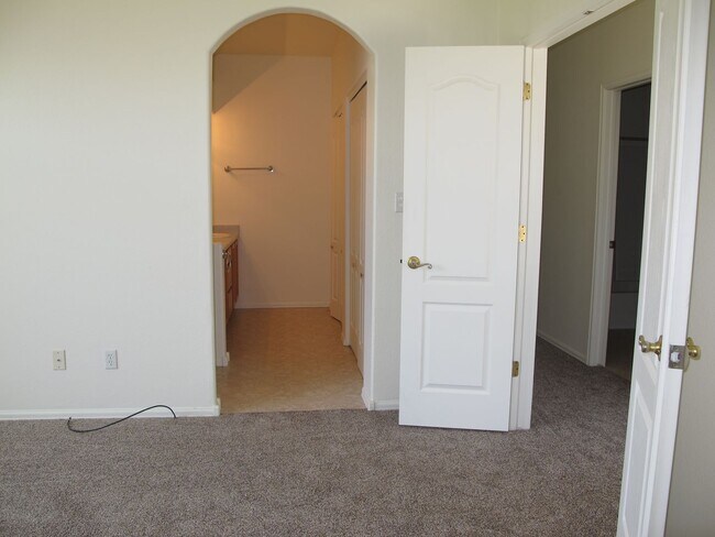Building Photo - 2479 Wellington Ct