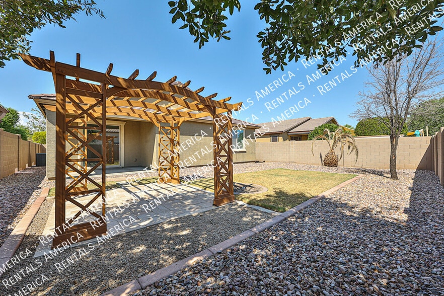 Building Photo - 15573 W Laurel Ln