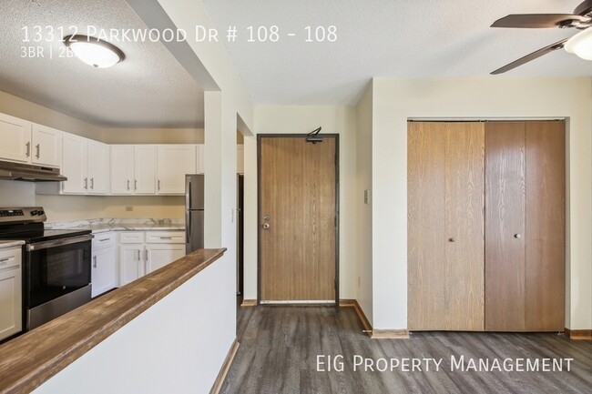 Building Photo - 13312 Parkwood Dr