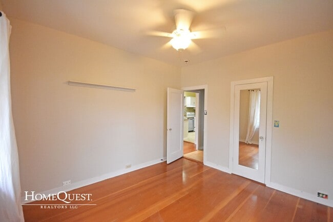 Building Photo - Live in Kailua Town!  Pet Friendly 3/2 wit...
