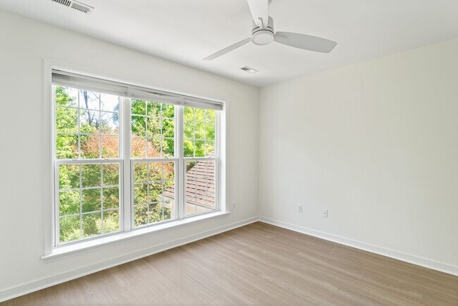 Building Photo - 4990 Lake Tree Ln