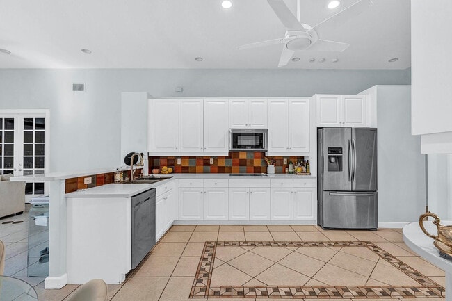 Building Photo - 9737 Parkview Ave