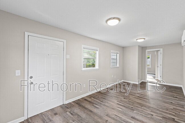 Building Photo - 2541 Rhodes Dr