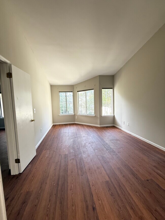 Building Photo - 51 Crestmont Rd