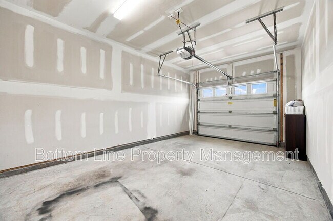 Building Photo - 739 Putney Hl Rd