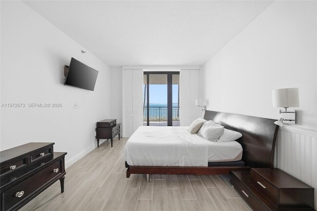 Building Photo - 540 Brickell Key Dr