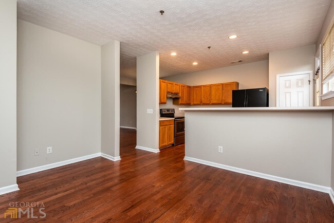 Building Photo - 246 Village Square Dr