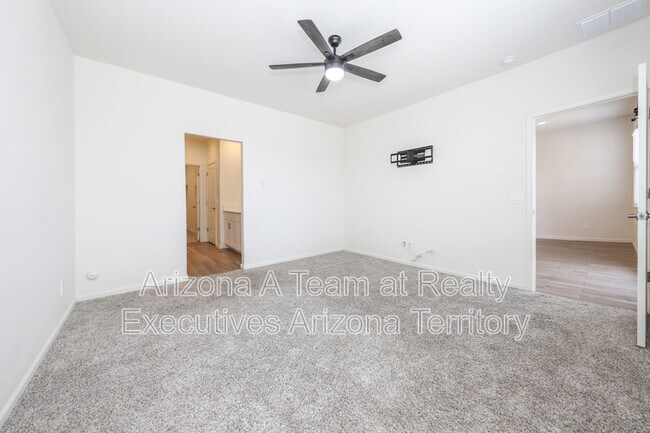 Building Photo - 7867 S Walnutview Dr