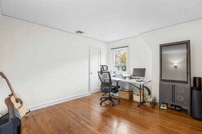 Building Photo - 39 Hillcrest Ave