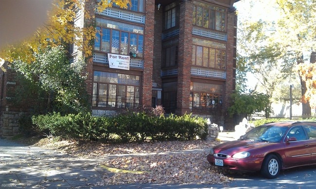 Building Photo - 2 br, 1 bath Apartment - The Antlers 1S