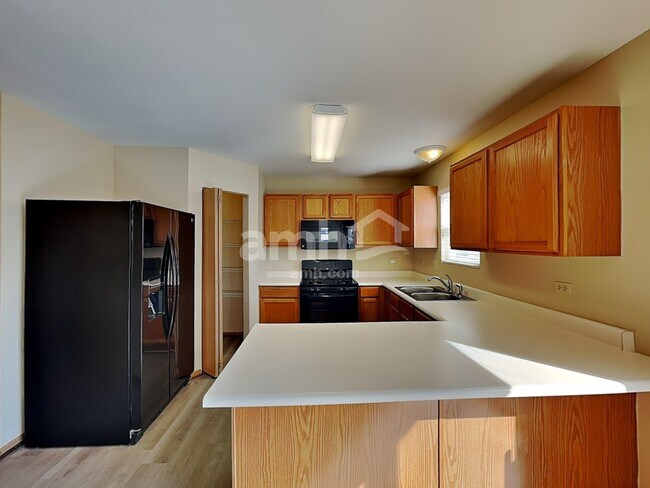 Building Photo - 1612 Lake Pointe Dr