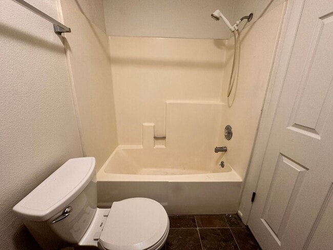 Building Photo - 2 Bedroom, 1 Bathroom Twin Home