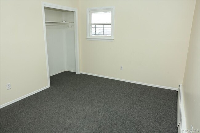 Building Photo - 13 Regina Pl