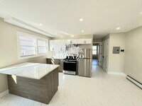 Building Photo - 9 Stecher St