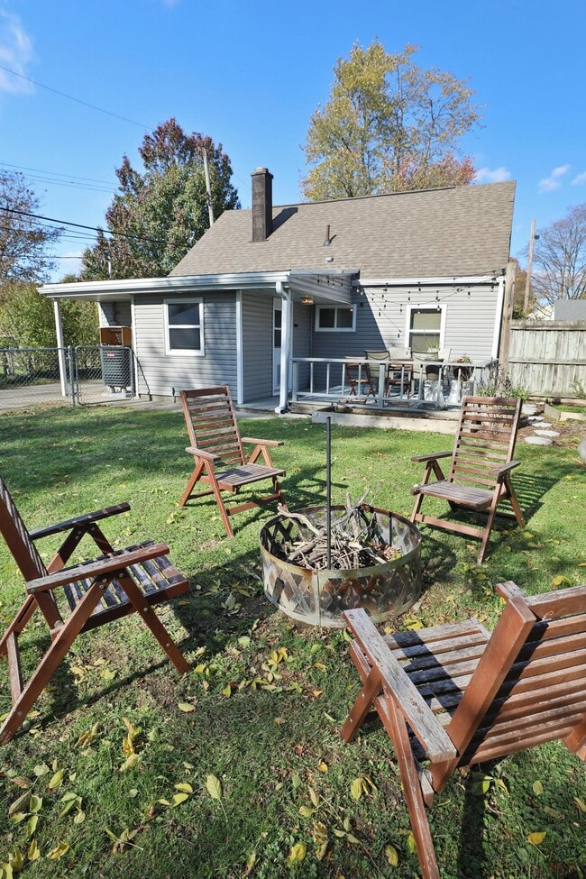 Building Photo - 925 Blenheim Rd