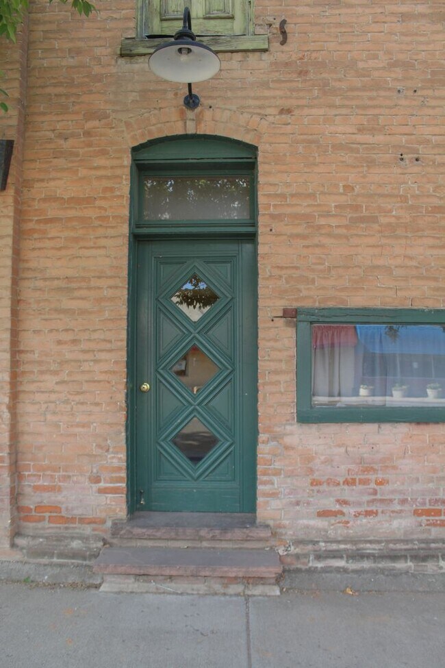 Building Photo - Charming Historic Studio in the Heart of D...