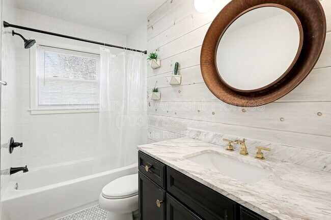 Building Photo - 3107 Valley Ln