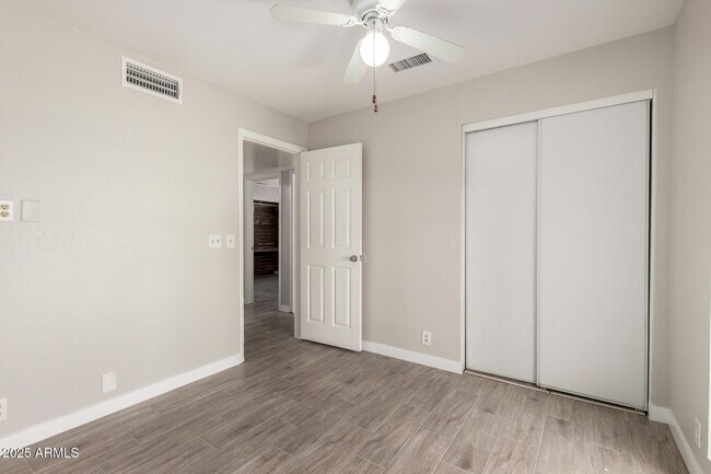 Building Photo - 4001 W Libby St