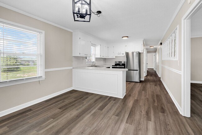 Building Photo - 1354 Rogers Rd