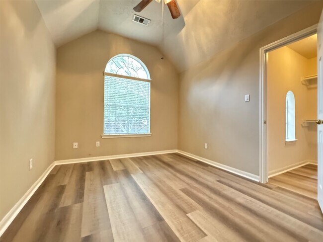 Building Photo - 3710 Heritage Colony Dr