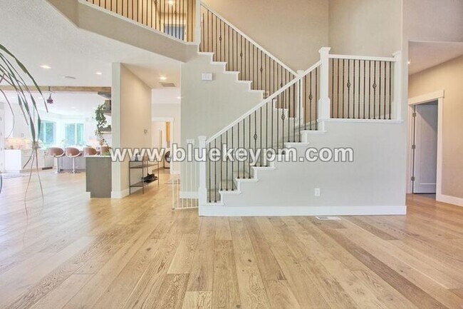 Building Photo - 3 Bed, 2.5 Baths Luxury Home Located Near ...