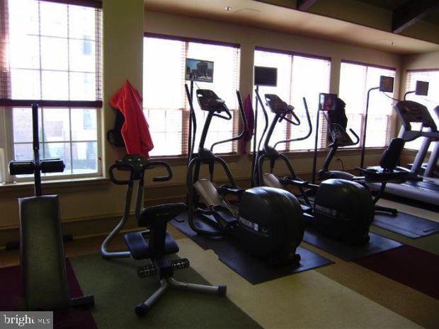 Building Photo - 12954 Centre Park Cir