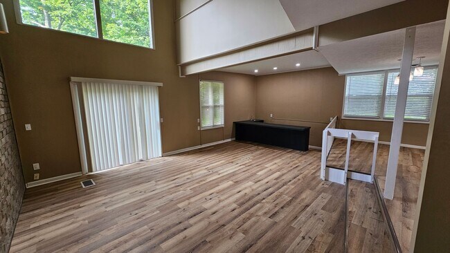 Building Photo - 557-559 Bailey Drive