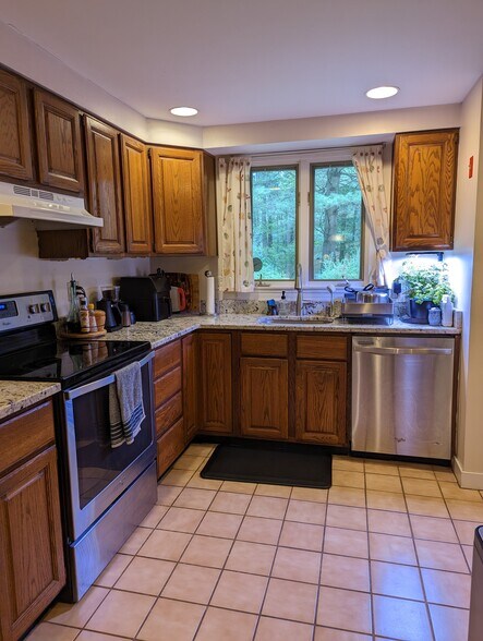 Building Photo - 42 Brookside Dr