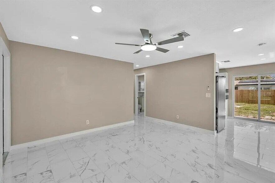Building Photo - 2770 NW 25th St