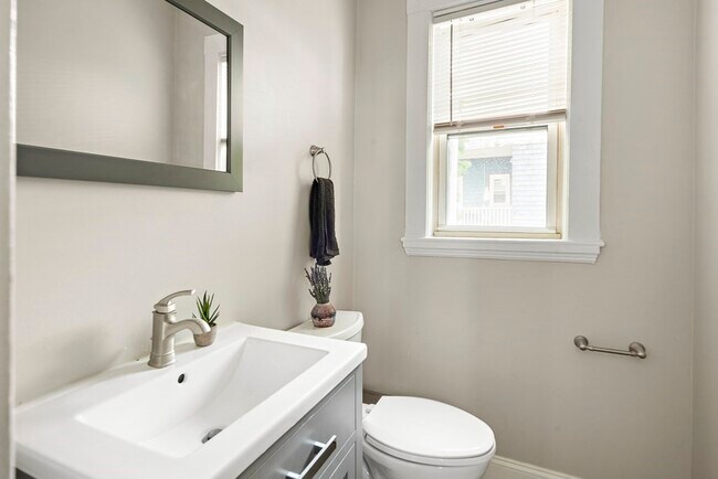 Building Photo - 39 Edison Green