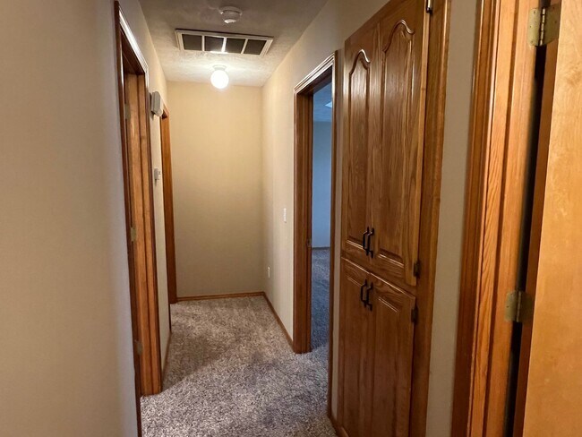 Building Photo - 3 Bedroom with Large Covered Deck in southwest Springfield