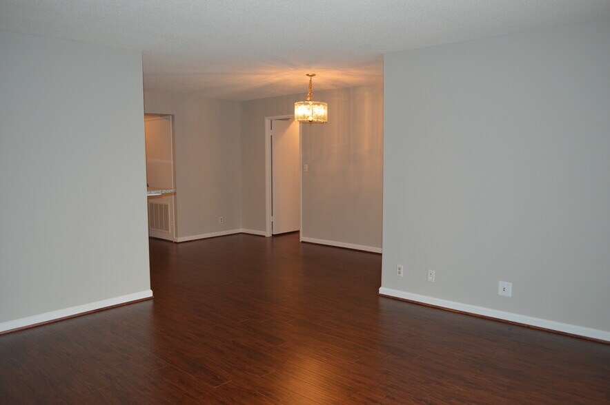 Building Photo - 5904 Mount Eagle Dr