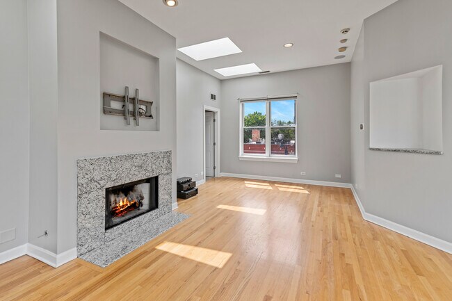Building Photo - 845 W Altgeld St