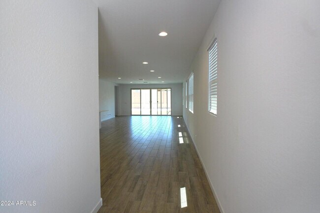 Building Photo - 1649 W la Mirada Dr
