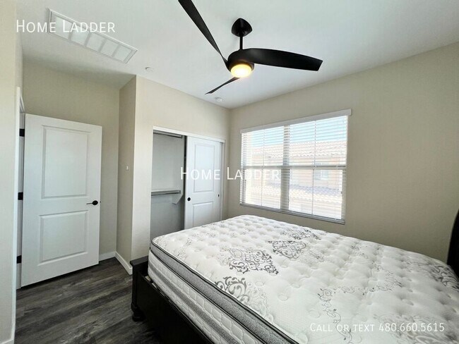 Building Photo - 779 E Doral Ave