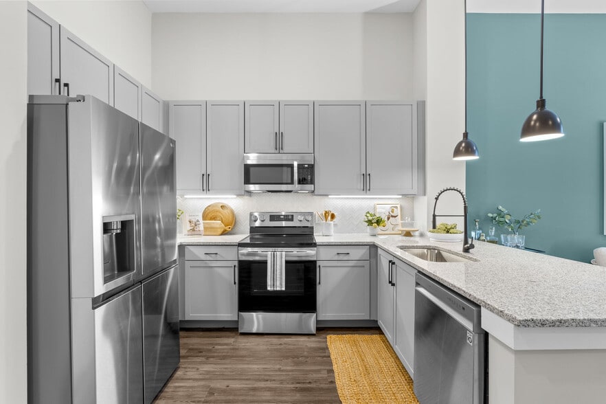 Primary Photo - District at 54