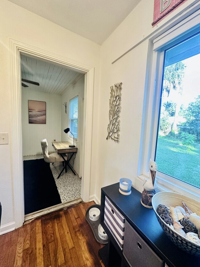 Building Photo - 27 Escalona Ave