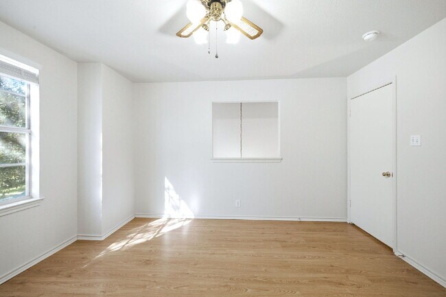 Building Photo - 4 Bedroom home with ZERO carpet close to RAFB
