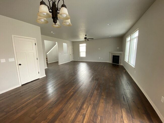 Building Photo - Four Bedroom Three Bath in Southridge!