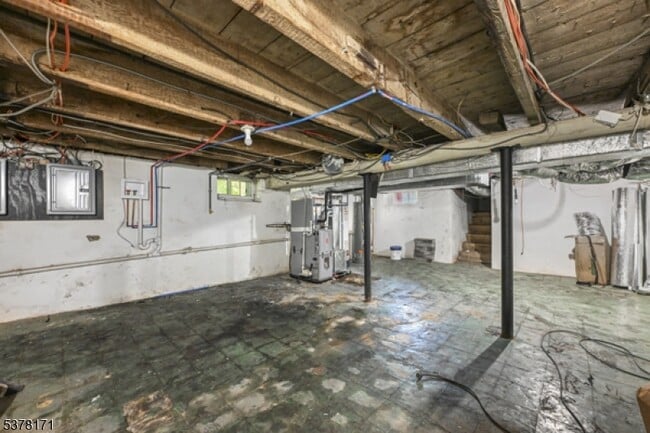 Building Photo - 71 Maple St